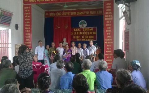  Khai trương Câu lạc bộ (CLB) “Liên thế hệ tự giúp nhau” thôn 2 xã Xuân Phong